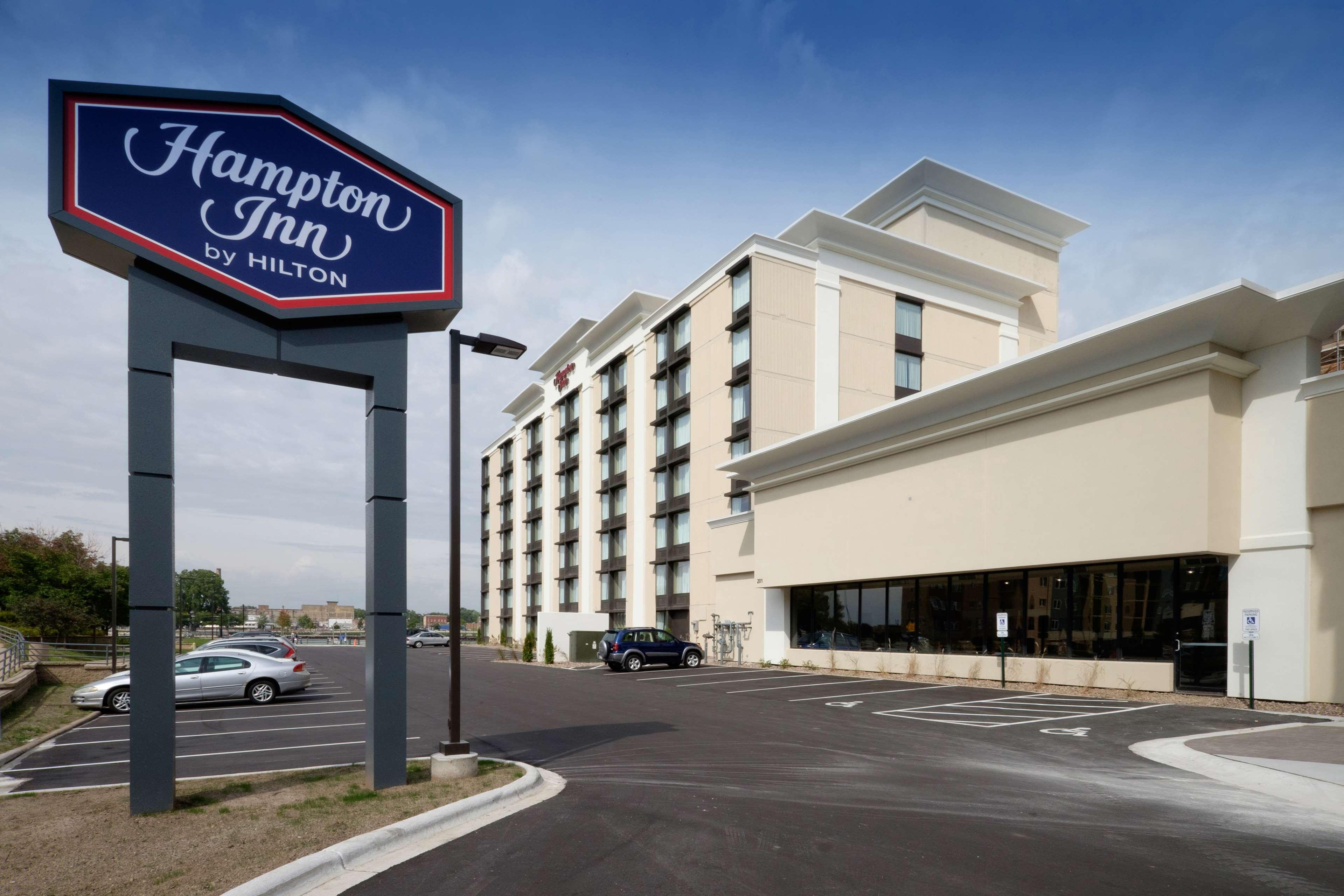 Hampton Inn Green Bay Downtown Exterior photo